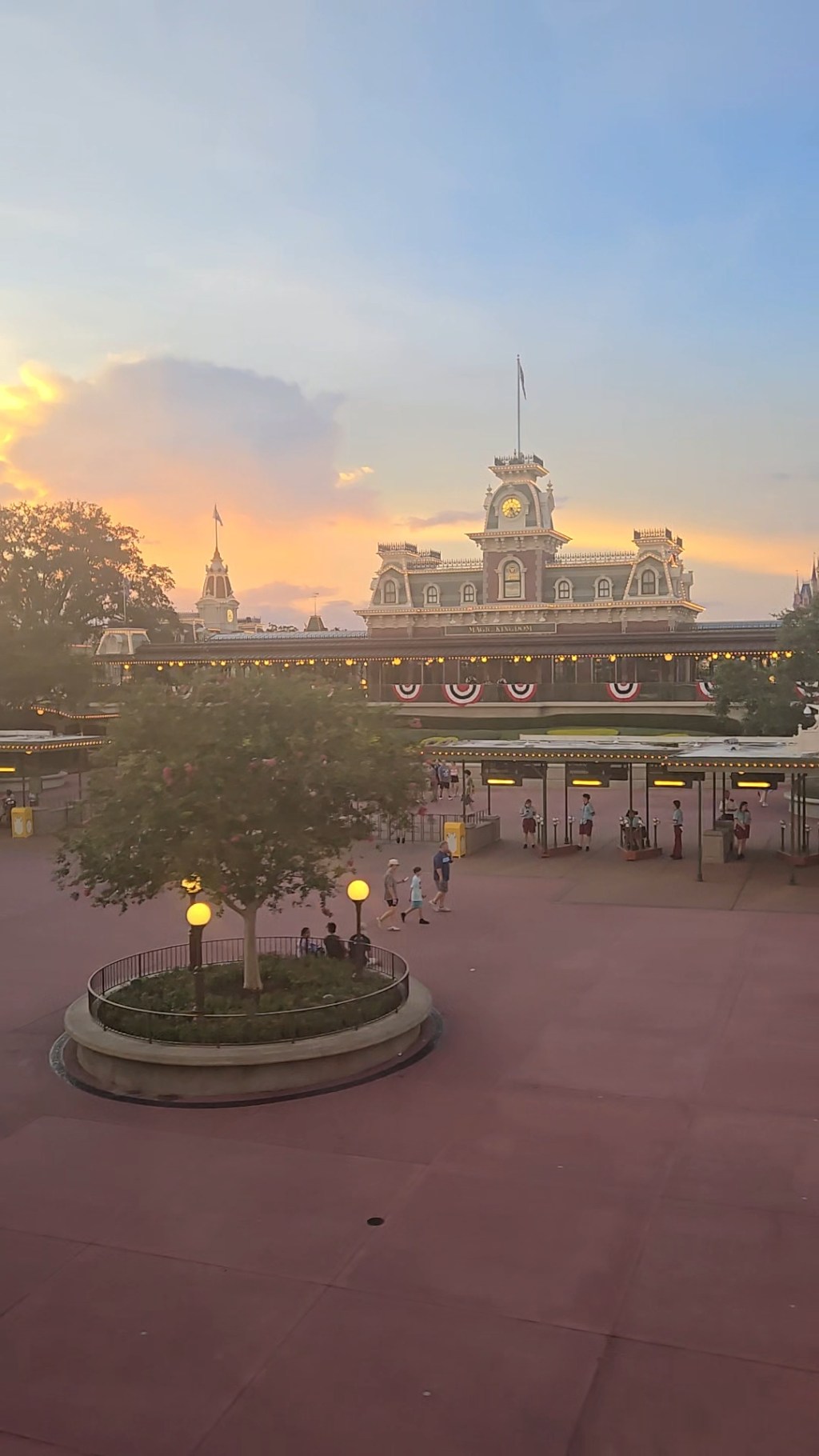 Magic Kingdom in 90 Minutes: Is a Quick Evening Visit Worth&nbsp;It?